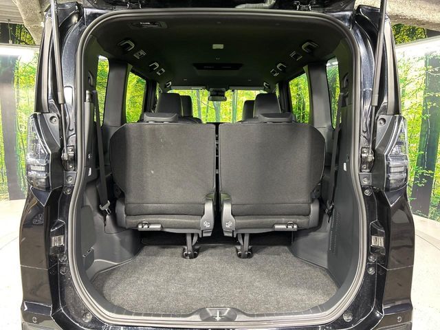 TOYOTA VOXY 4WD 2024