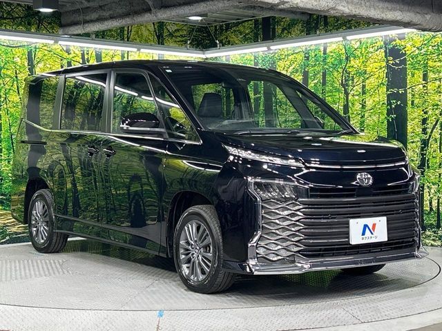 TOYOTA VOXY 4WD 2024