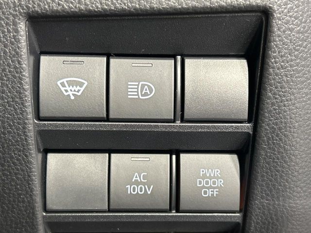 TOYOTA VOXY HYBRID 4WD 2023