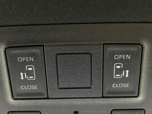 TOYOTA VOXY HYBRID 4WD 2023