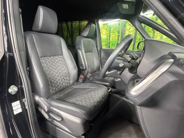 TOYOTA VOXY HYBRID 4WD 2023