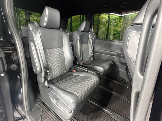 TOYOTA VOXY HYBRID 4WD 2023