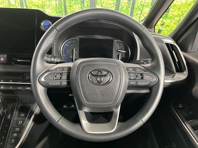 TOYOTA VOXY HYBRID 4WD 2023