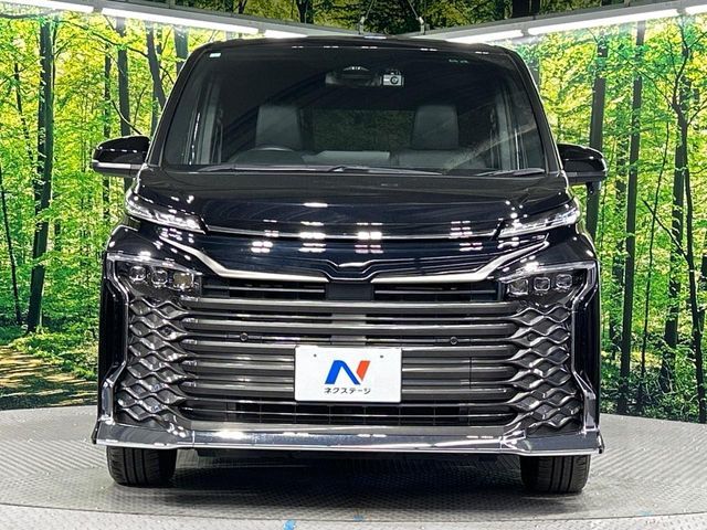 TOYOTA VOXY HYBRID 4WD 2023