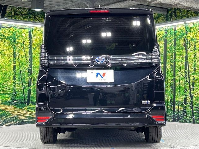 TOYOTA VOXY HYBRID 4WD 2023