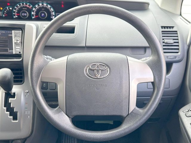 TOYOTA VOXY 2008