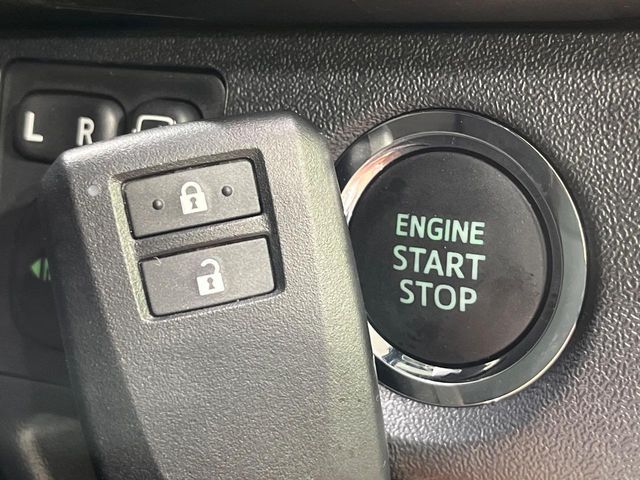 TOYOTA HIACE van 4WD 2025