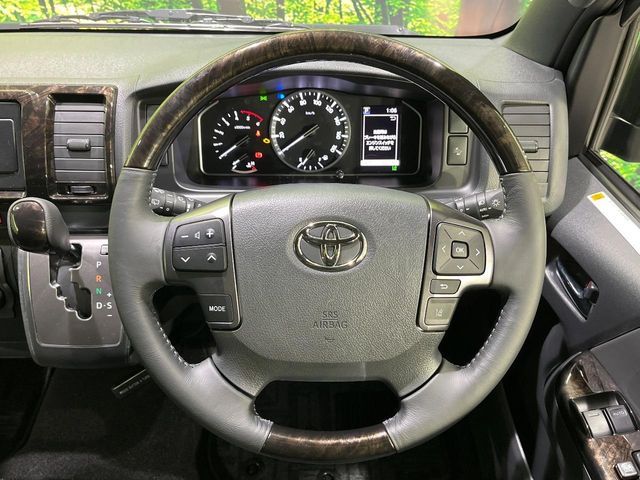 TOYOTA HIACE van 4WD 2025