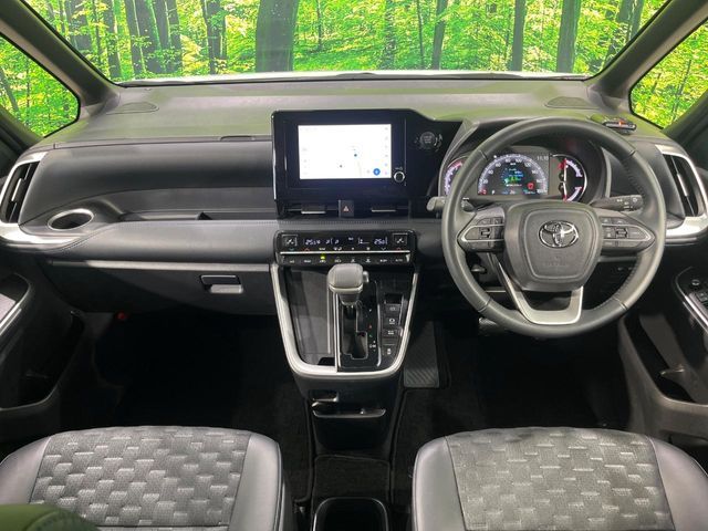 TOYOTA VOXY 4WD 2024