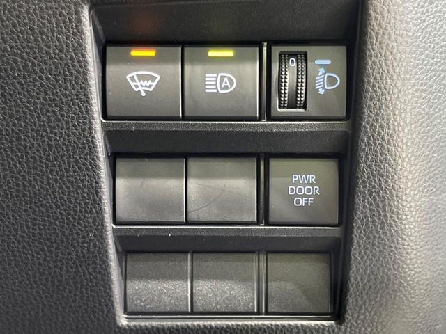 TOYOTA VOXY 4WD 2024