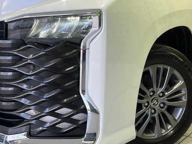 TOYOTA VOXY 4WD 2024