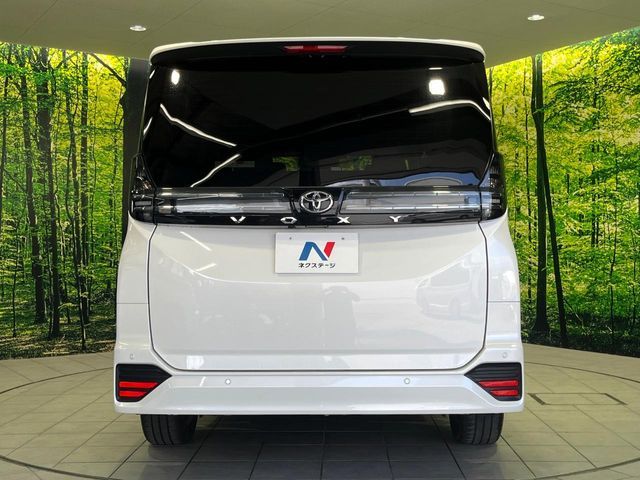 TOYOTA VOXY 4WD 2024