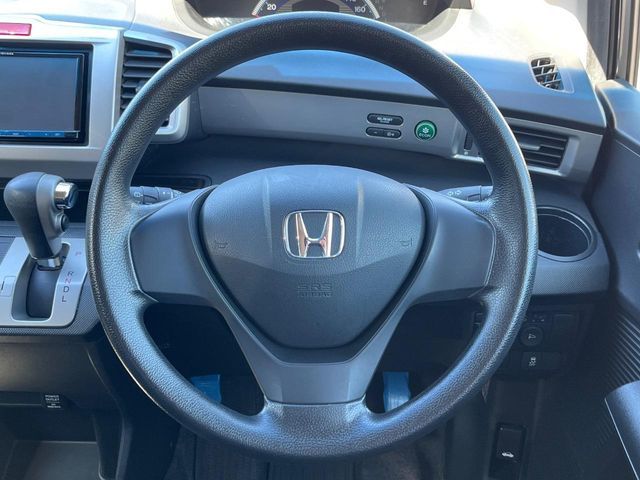 HONDA FREED 2013