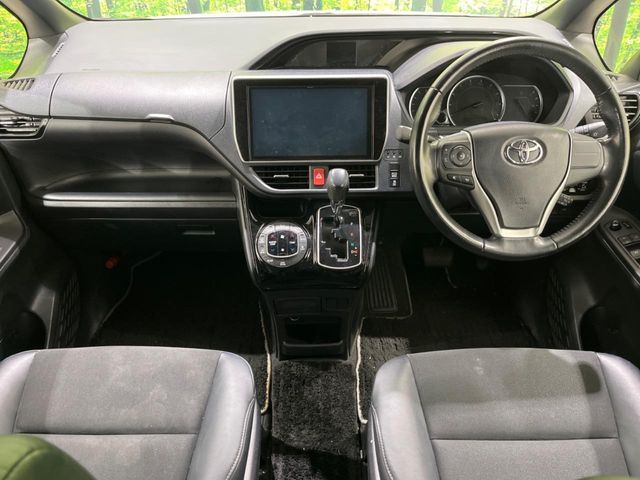 TOYOTA NOAH 2017