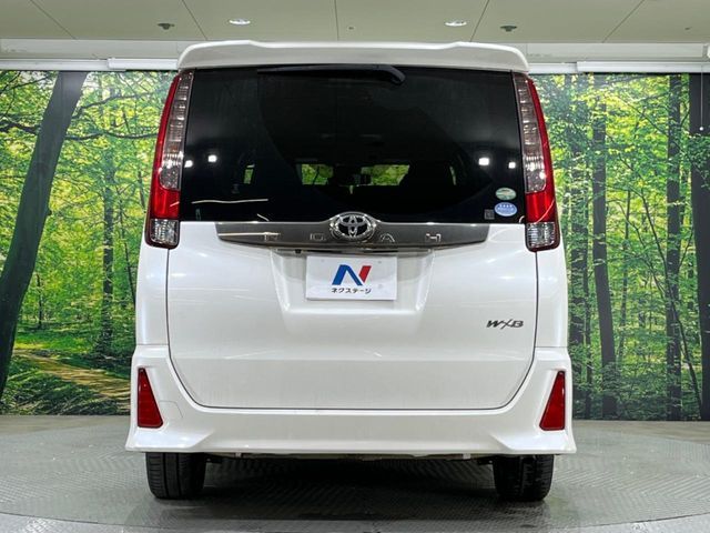 TOYOTA NOAH 2017