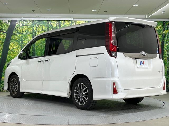 TOYOTA NOAH 2017