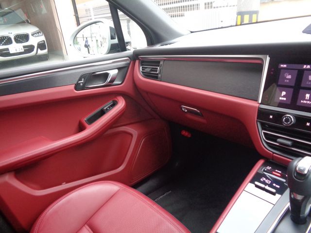 PORSCHE PORSCHE Macan 2022