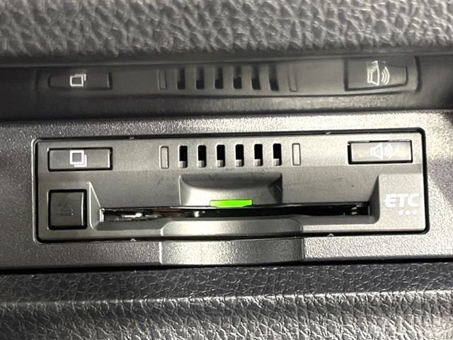 TOYOTA VOXY HYBRID 2021