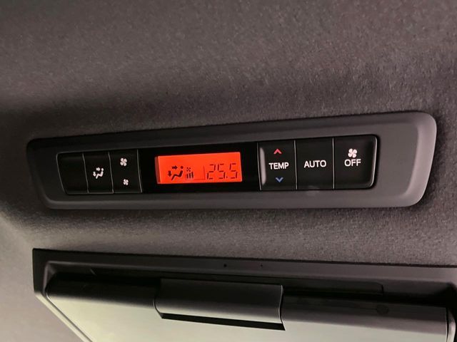 TOYOTA VOXY HYBRID 2021