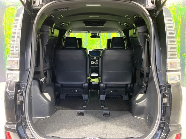 TOYOTA VOXY HYBRID 2021