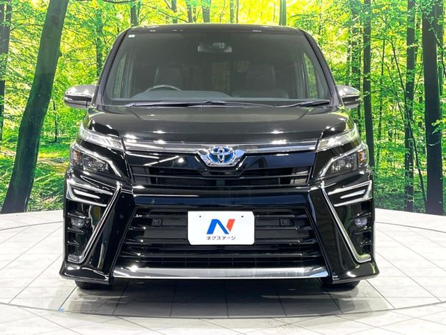 TOYOTA VOXY HYBRID 2021