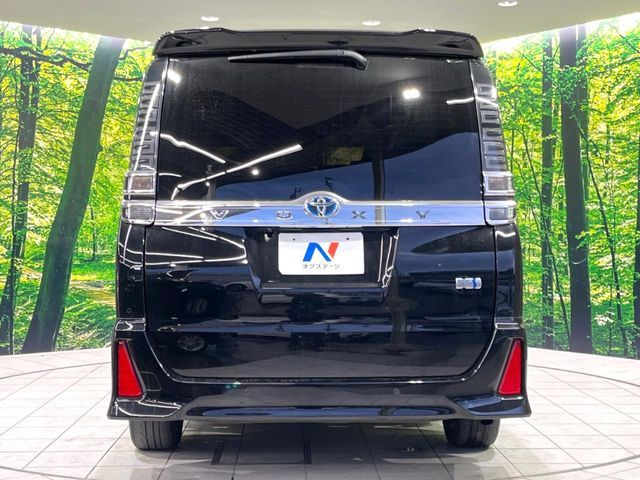 TOYOTA VOXY HYBRID 2021