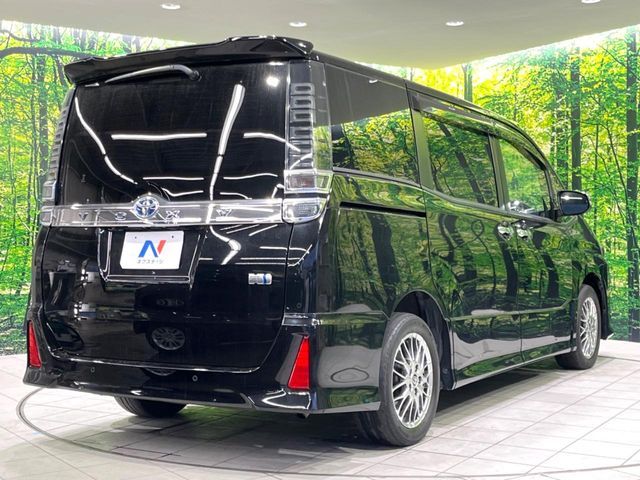 TOYOTA VOXY HYBRID 2021