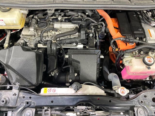 TOYOTA VOXY HYBRID 2021