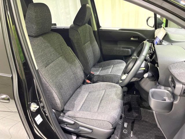 TOYOTA SIENTA HYBRID 2025