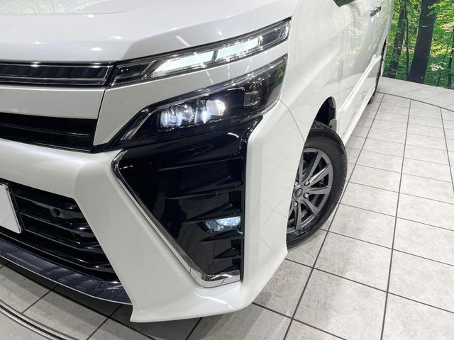 TOYOTA VOXY 2019