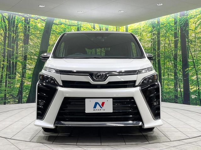 TOYOTA VOXY 2019