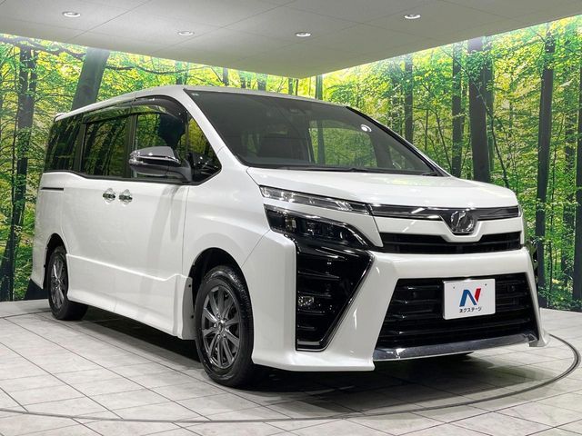 TOYOTA VOXY 2019