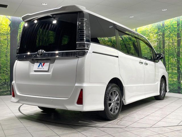 TOYOTA VOXY 2019