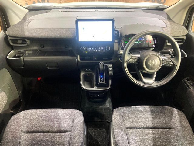 TOYOTA SIENTA HYBRID 2023