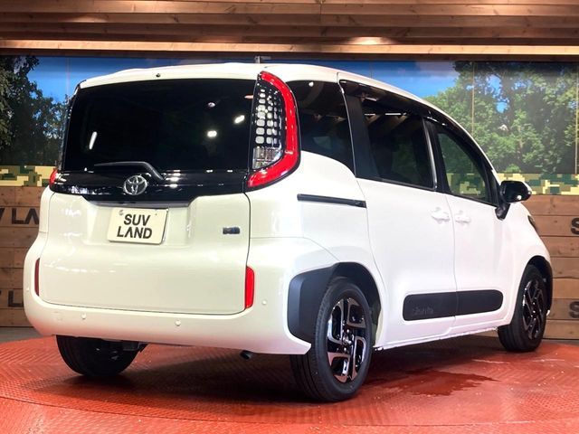 TOYOTA SIENTA HYBRID 2023