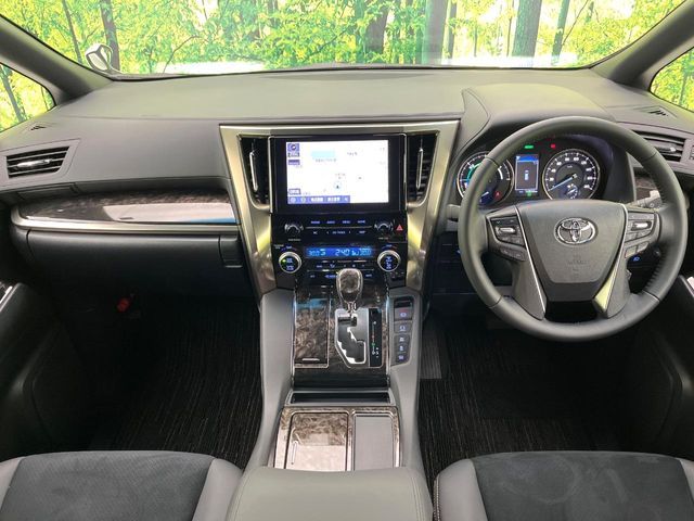 TOYOTA ALPHARD hybrid 4WD 2023