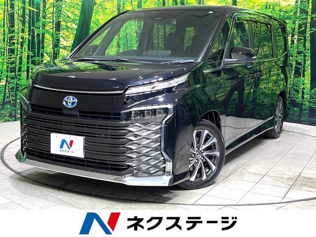 TOYOTA VOXY HYBRID 2022