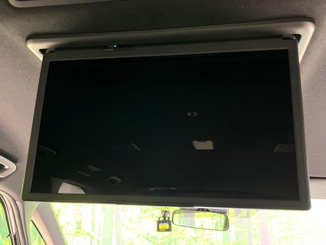 TOYOTA VOXY HYBRID 2022