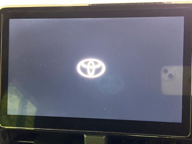 TOYOTA VOXY HYBRID 2022