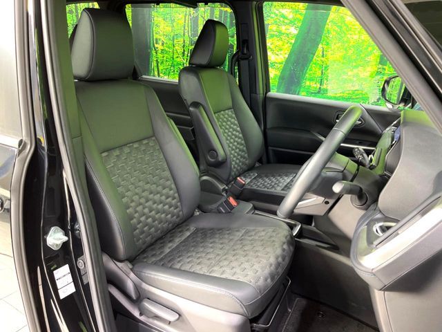 TOYOTA VOXY HYBRID 2022