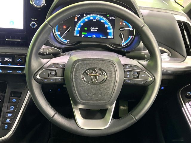 TOYOTA VOXY HYBRID 2022