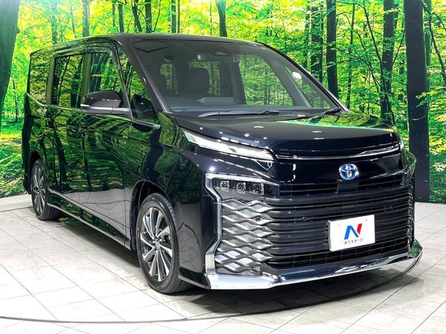 TOYOTA VOXY HYBRID 2022