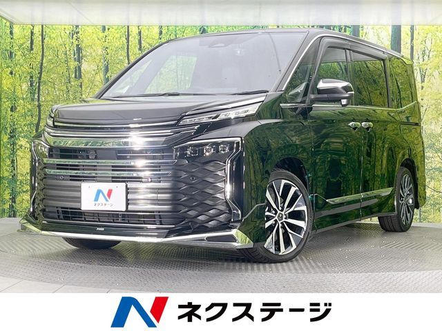 TOYOTA VOXY HYBRID 2023