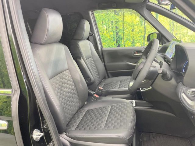 TOYOTA VOXY HYBRID 2023