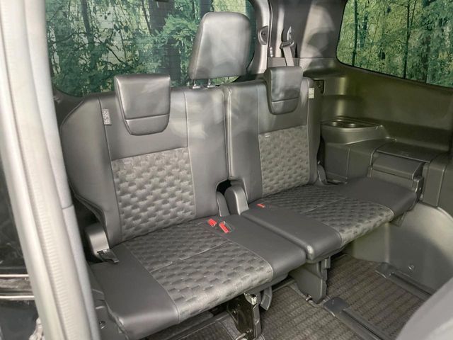 TOYOTA VOXY HYBRID 2023