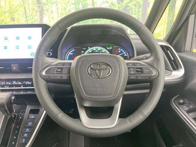 TOYOTA VOXY HYBRID 2023