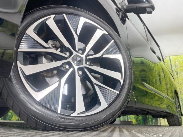 TOYOTA VOXY HYBRID 2023