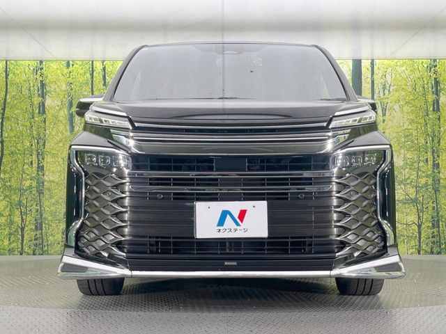 TOYOTA VOXY HYBRID 2023