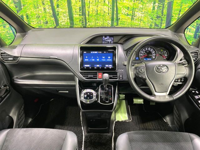 TOYOTA VOXY 2021