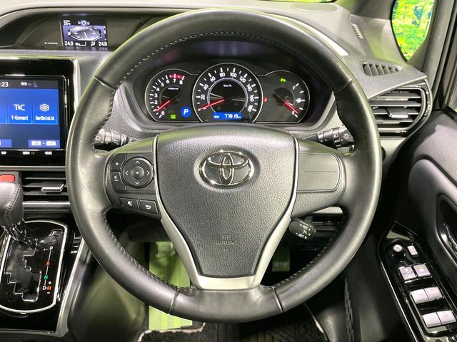 TOYOTA VOXY 2021